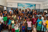 La délégation des agents de la FBNBank DRC SA rend visite aux enfants du Centre Orphelinat Lisanga ya Kristu (COLK) pour leur apporter leur soutien.