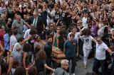 Brésil : des milliers de Brésiliens indignés font leurs adieux à l'élue noire assassinée