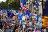A Londres, des milliers de personnes défilent contre le Brexit