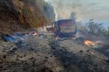 Kamanyola : Un bus garni des bidons d’essence prend feu dans l’escarpement de Ngomo