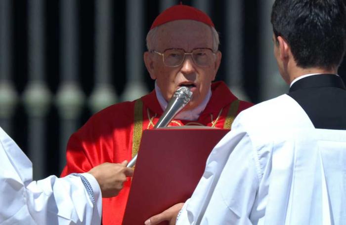 Info Congo - Actualité Congo -  - -Le cardinal Giovanni Battista Re rend hommage au Pape François : « Il a touché les esprits et les cœurs »