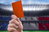 Football : En plus du jaune et du rouge, le carton « orange » sera intégré dès la saison prochaine (IFAB)