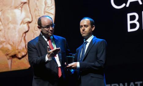 Infos congo - Actualités Congo - -Un réfugié kurde remporte le prix Nobel de mathématiques et se fait voler le trophée