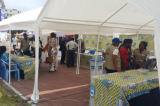 La Ceni expose la machine à voter aux électeurs à la place des évolués à Gombe