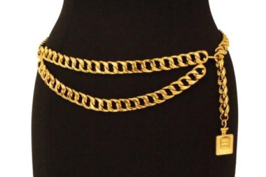 La ceinture chaîne, un accessoire incontournable dans la garde-robe