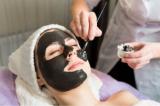 5 bonnes raisons de mettre du charbon dans sa routine beauté