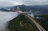 Le pont le plus haut du monde en voie d’achèvement en Chine 