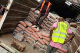 Nord-Kivu : le prix du sac de ciment gris chute de 13,5 $ à 9,8 $ grâce à la suppression de frais illicites à la douane de Kasindi