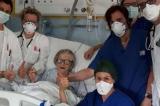 Coronavirus : en Italie, une patiente de 95 ans guérit de la maladie et devient un symbole