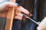 La coupe des pointes : un exercice important à faire pour donner du volume à vos cheveux