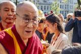 Le dalaï-lama rencontre des victimes d’agressions sexuelles