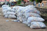 Trois projets des jeunes primés pour des solutions innovantes face aux déchets plastiques à Kinshasa