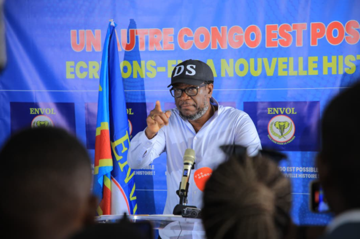 Enjeux: Delly Sessanga alerte sur une « dérive constitutionnelle » autour de la loi sur le référendum