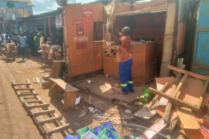 Kongo-Central : début de la démolition des constructions anarchiques le long de la RN1 à Kimpese