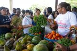 Kinshasa : Denise Nyakeru Tshisekedi promet des solutions aux problèmes des femmes maraîchères de DAIPN