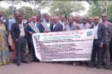 Après avoir été devant les bureaux de Sama Lukonde et Nicolas Kazadi, les députés provinciaux sont en sit-in devant le cabinet du président de la république