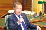 Guerre en Ukraine : l'ex-président russe Dmitri Medvedev menace de tirer un missile hypersonique sur la Cour pénale internationale