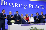 Trump signe la charte fondatrice du 