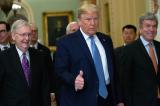 Donald Trump, prêt à être testé pour le coronavirus, se veut rassurant : 