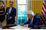 Donald Trump signe un décret pour remanier le processus électoral américain