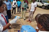 Un mois après le début de la flambée d’Ebola en RDC, l’attention se porte prioritairement sur les zones isolées