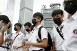 Manifestations à Hong Kong: des élèves forment des chaînes humaines devant les écoles, le métro bloqué