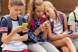 France : le gouvernement veut interdire les réseaux sociaux aux moins de 15 ans dès la rentrée prochaine 