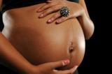Une grossesse après 40 ans nécessite une surveillance particulière, selon un médecin