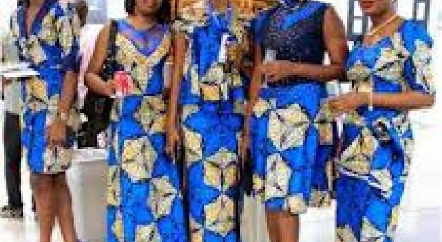 Mediacongo Net Actualites Des Pagnes Avec Plusieurs Motifs De Plus En Plus Prises Par De Jeunes Filles Kinoises