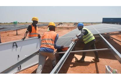 Infos congo - Actualités Congo - -Projet énergétique solaire de Tshipuka au Kasaï Oriental : 1 mois après, près de 6700 panneaux solaires déjà installés