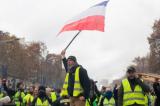 France: déterminés, les gilets jaunes restent sourds aux mesures du gouvernement français