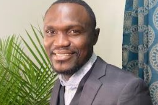 USA : un jeune Congolais consacré docteur en cybersécurité et intelligence artificielle avec mention « extraordinaire »