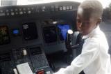 Ouganda: Un pilote de 7 ans fan d'Elon Musk fait sensation dans l'aviation