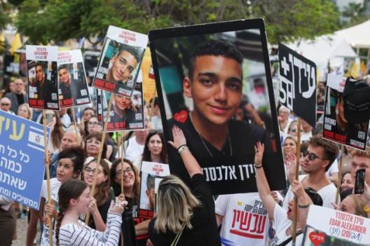 Libéré par le Hamas, l'otage israélo-américain Edan Alexander de retour en Israël