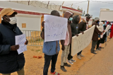 Tunisie : des migrants et demandeurs d'asile manifestent devant le HCR