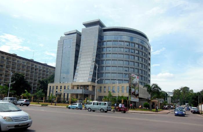 Info Congo - Actualité Congo -  - -Kinshasa : les inspecteurs du travail, les contrôleurs et les agents administratifs nouvellement recrutés en sit-in devant l'hôtel du gouvernement ce mardi