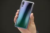 A Paris, Huawei dévoile le premier smartphone avec trois objectifs photos