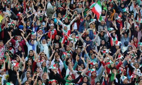 Infos congo - Actualités Congo - -Iran: 3.500 femmes au stade pour un match de foot, une première