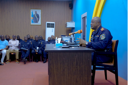 Kinshasa : sur instruction de Félix Tshisekedi, le chef de la police met fin aux arrestations liées à la chevelure des jeunes