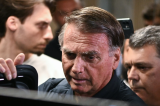 Brésil : la Cour suprême assigne à résidence l'ex-président Jair Bolsonaro