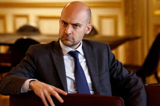 Tensions France-Algérie: Paris annonce «renvoyer» des diplomates algériens après des expulsions par Alger