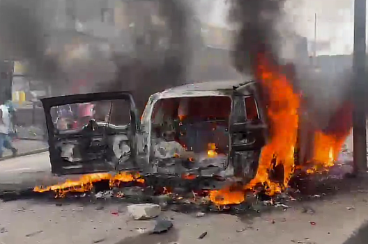 Kinshasa/Makala : un motard abattu sur la route Elengesa par un garde du corps des FARDC, la population incendie une jeep