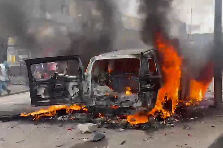 Kinshasa/Makala : un motard abattu sur la route Elengesa par un garde du corps des FARDC, la population incendie une jeep