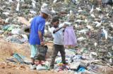Gabon: des enfants survivent en travaillant