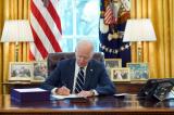 Joe Biden a signé le plan de relance de 1900 milliards de dollars