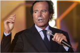Le chanteur Julio Iglesias visé par une plainte pour « traite d’êtres humains » et délits « sexuels »