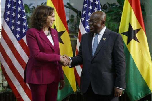 Ghana : Kamala Harris promet de l'aide et des investissements