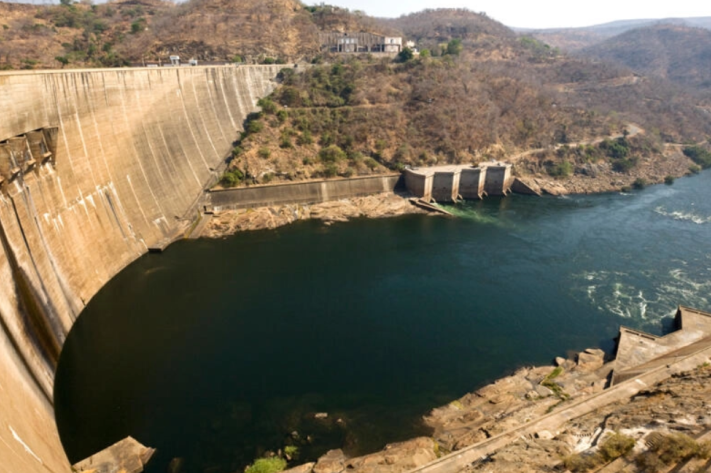 Le barrage de Kariba à sec, le Zimbabwe et la Zambie privés d'électricité