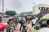 Kinshasa : l’avenue Shaba en état de délabrement, les usagers dénoncent une route devenue impraticable