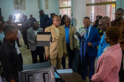 Kinshasa lance la délivrance de cartes de résidence biométriques pour les étrangers